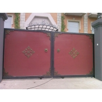 鐵藝在大門中的體現(xiàn)